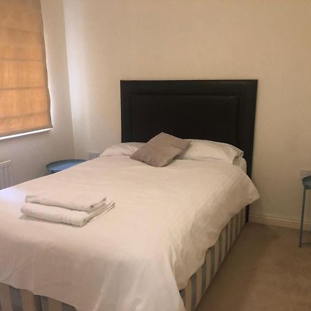 Lovely 2 Bedroom 2 Baths Flat With Free Parking Basingstoke Extérieur photo