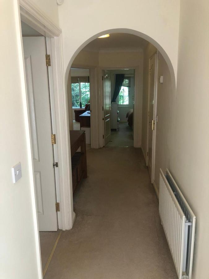 Lovely 2 Bedroom 2 Baths Flat With Free Parking Basingstoke Extérieur photo